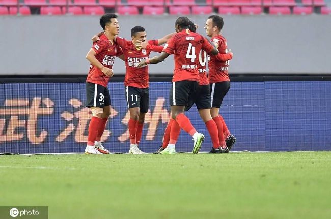 小受公交车被多人侵犯文