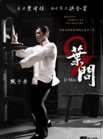 他扒下我的内裤就进去了视频